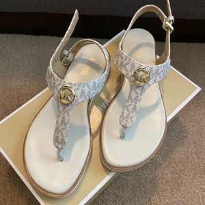Michael Kors Sandals. Judy Thong, vanilla. Size 6.5